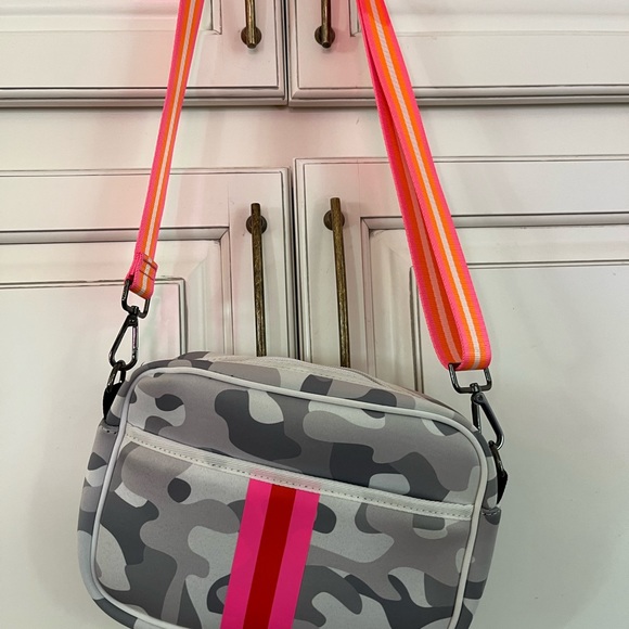 Haute Shore crossbody - Picture 3 of 3